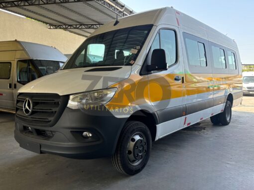 MERCEDES SPRINTER 517 Big 2025 ESCOLAR 31 LUGARES ÔNIBUS NO DOCUMENTO 0KM COM AR FRONTAL